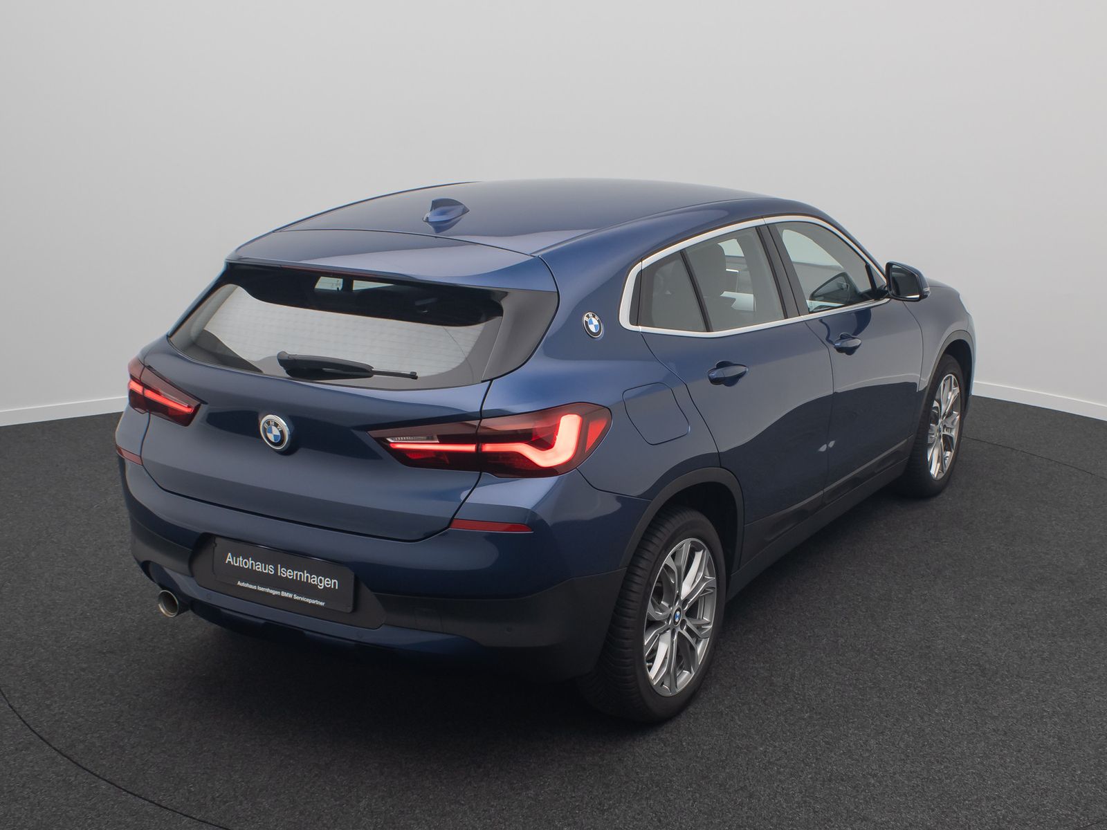 Fahrzeugabbildung BMW X2 sD18i GeschwindigReg DAB ParkAs Sportsitz 18"