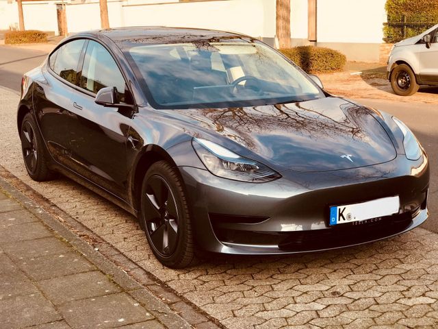 Tesla Model 3 *1.HAND*GARAGE*NICHTRAUCHER*UNFALLFREI*