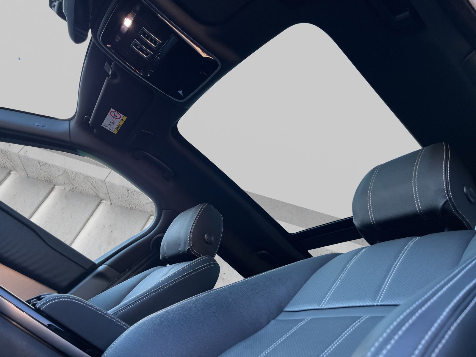 Fahrzeugabbildung Land Rover Range Rover Velar Velar P400e R-Dynamic*BlackEdi