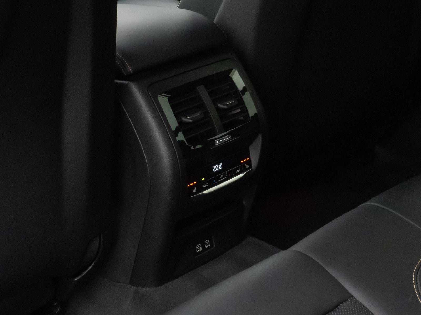 Fahrzeugabbildung BMW X4 M COMPETITION Bel&uuml;ftung H/K 360&deg;HUD 21Zoll