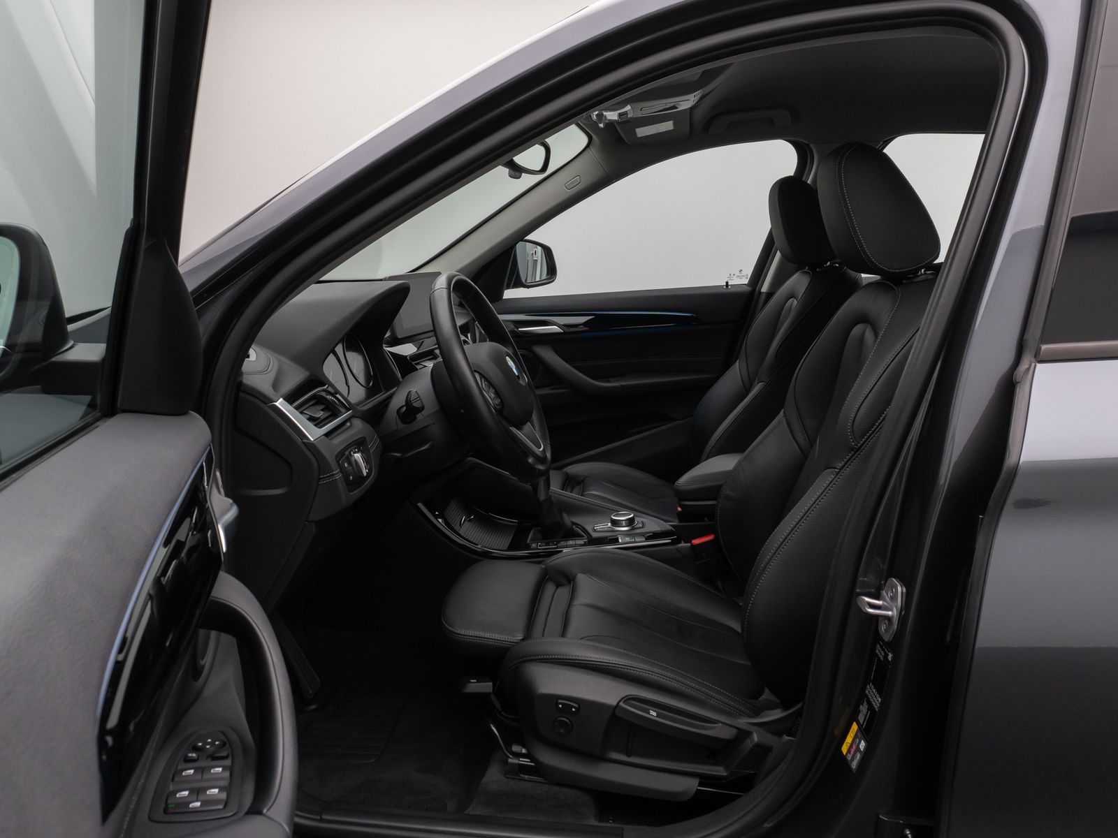 Fahrzeugabbildung BMW X1 xD25e SportLine Kamera HUD DAB HiFi AHK Alarm