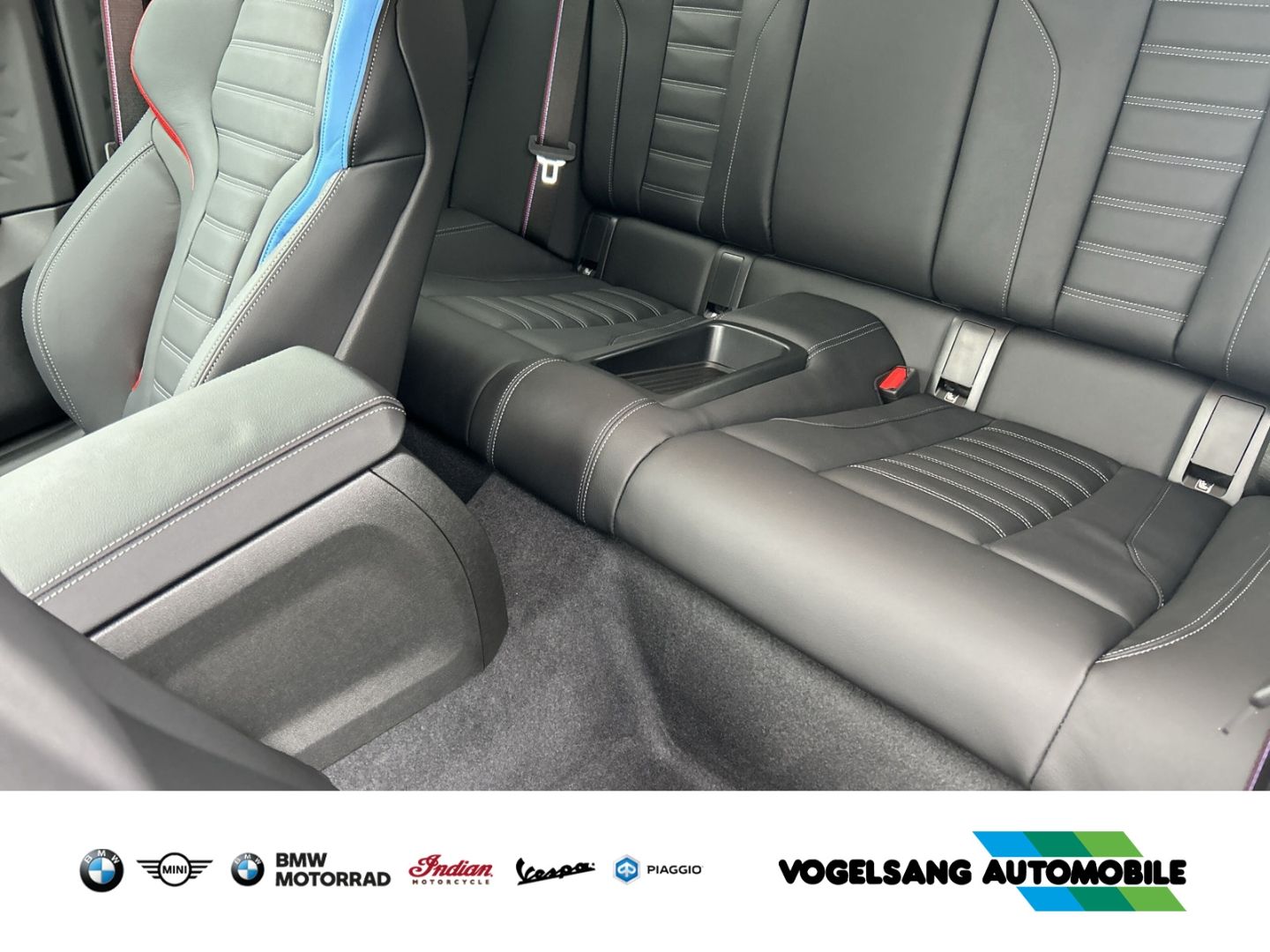 Fahrzeugabbildung BMW M2 Basis Coupe Park-Assistent HUD AD Navi Leder