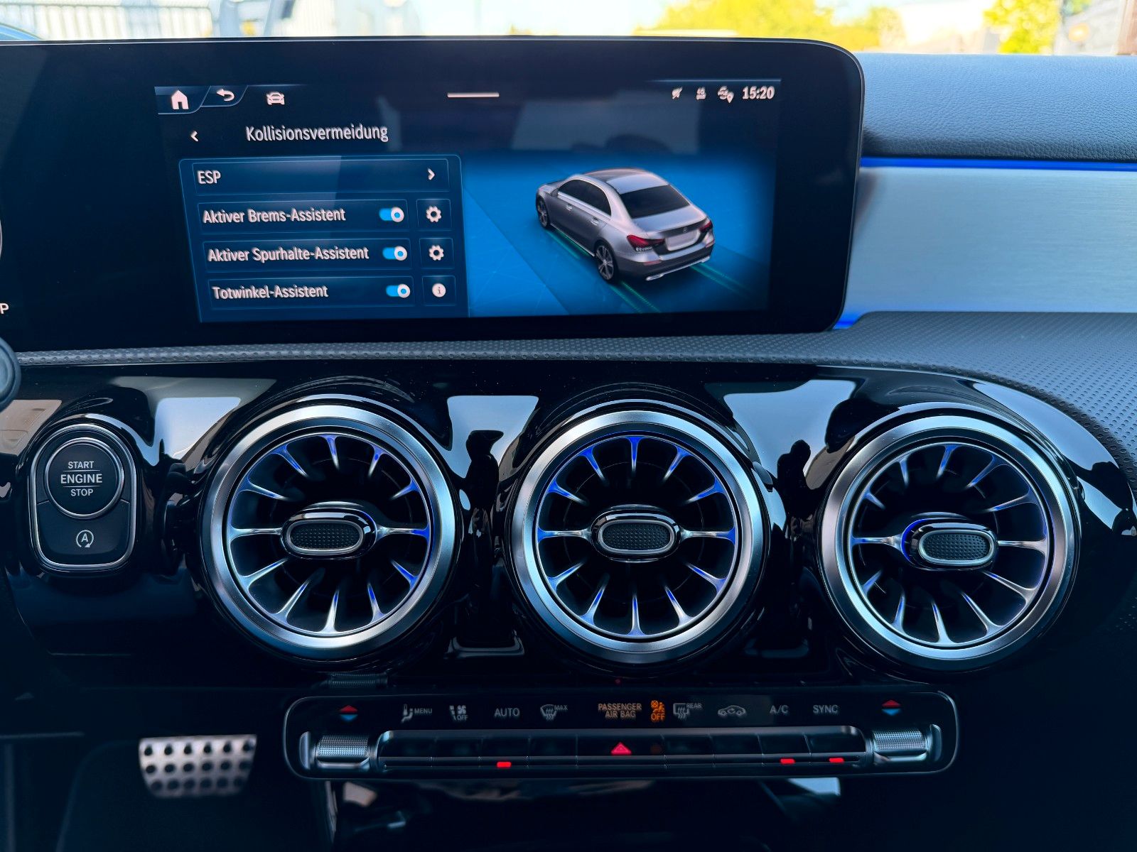 Fahrzeugabbildung Mercedes-Benz A 200 Limousine AMG NIGHT+AHK+MEMORY+360°+Ambien