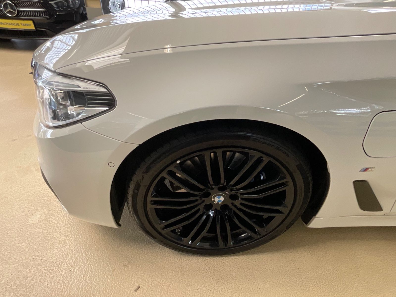 Fahrzeugabbildung BMW 530 e M Sport*Head-Up Display