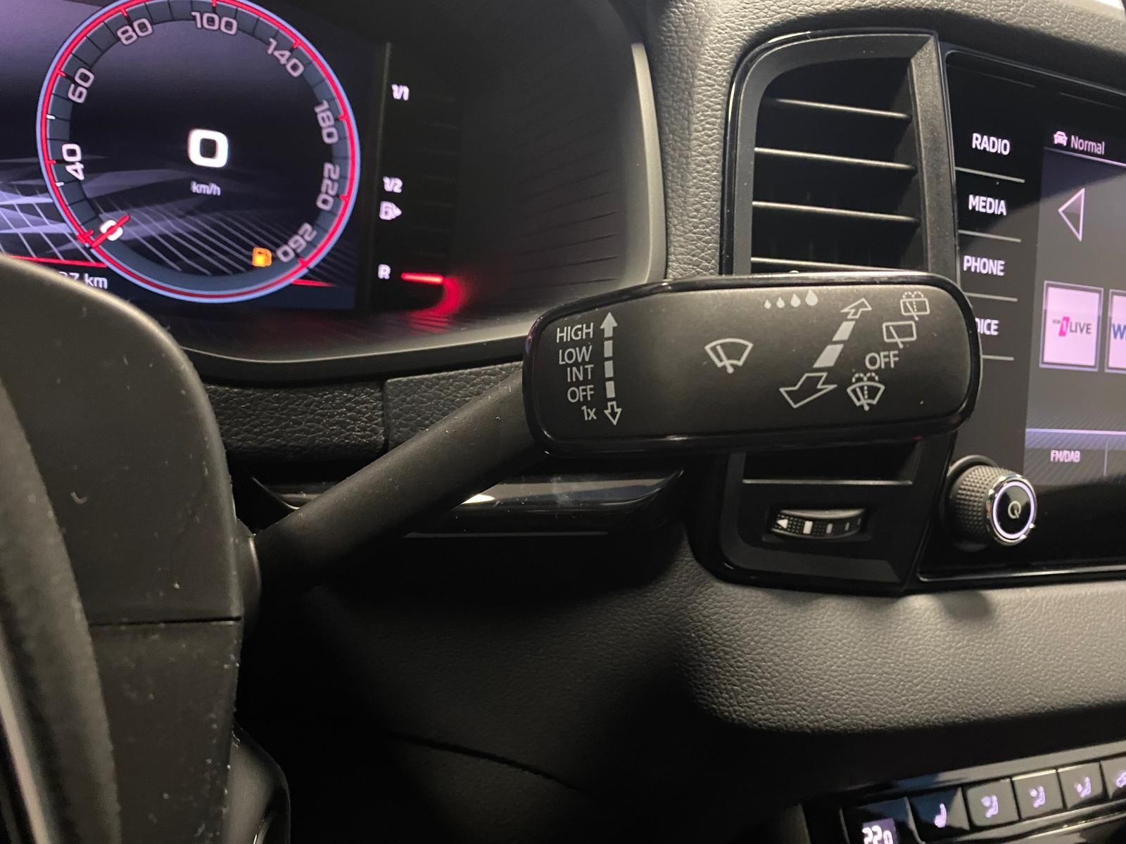 Fahrzeugabbildung SKODA Karoq 1.5 ACT SPORTLINE+5J GA+MATRIX+ACC+360+AHK