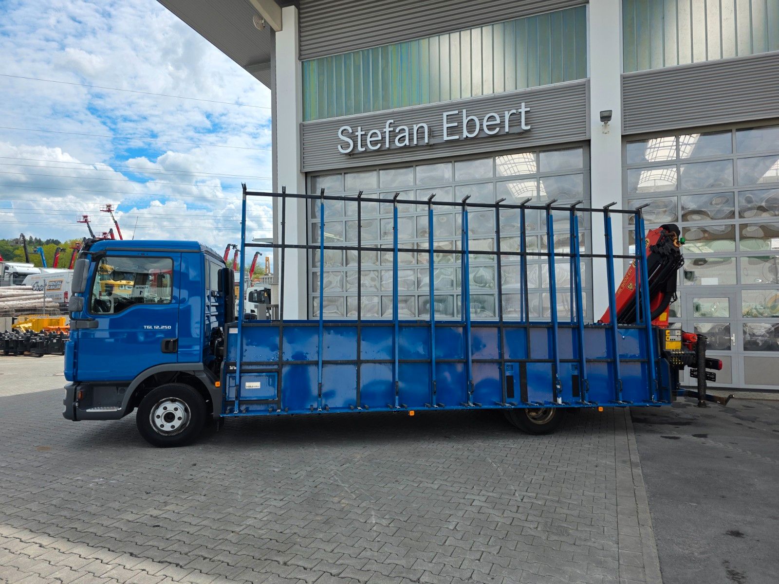 Fahrzeugabbildung MAN TGL 12.250 BL Glasreff Palfinger PK 9002EH Funk