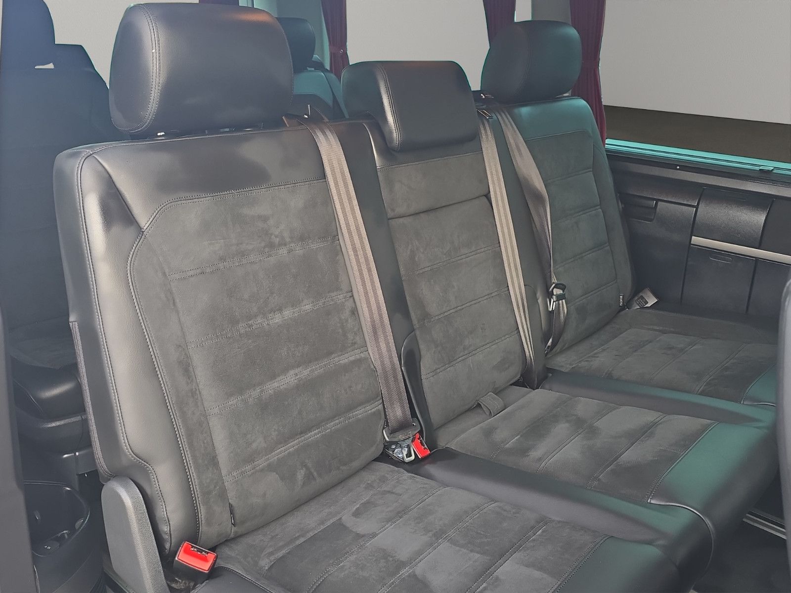 Fahrzeugabbildung Volkswagen T6 Multivan Generation Six+DSG+7 Sitze+AHK+LED