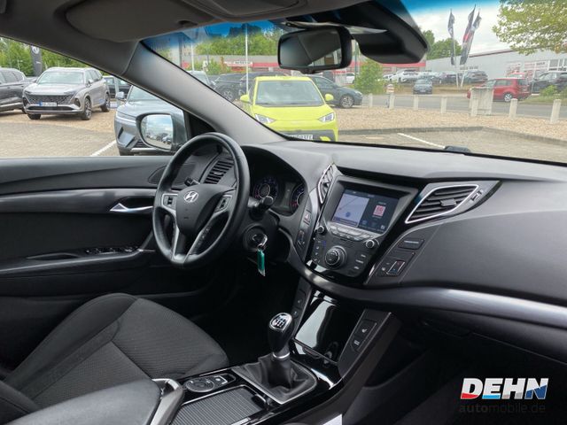 Hyundai i40cw 1.6 GDI blue Space Sicherheits-Navigation