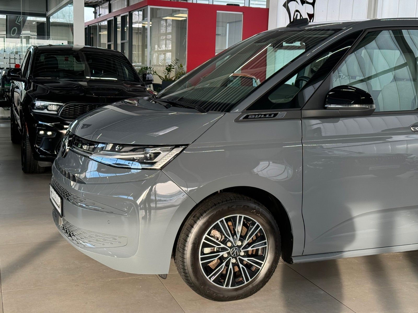 Fahrzeugabbildung Volkswagen T7 Multivan LANG 1.4 TSI eHybrid Life "AHK PANO"