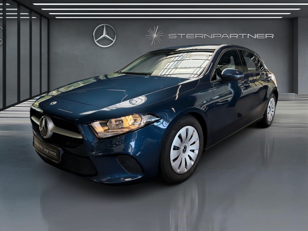 Mercedes-Benz A 180 NAVI MBUX PDC CARPLAY TEMPOMAT SHZ SPURH