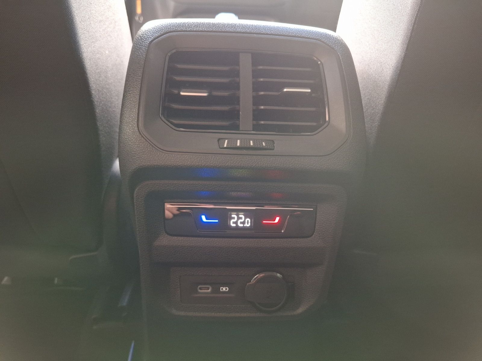 Fahrzeugabbildung Volkswagen Tiguan TDI Active LED Navi ACC Beifahrers. klapp