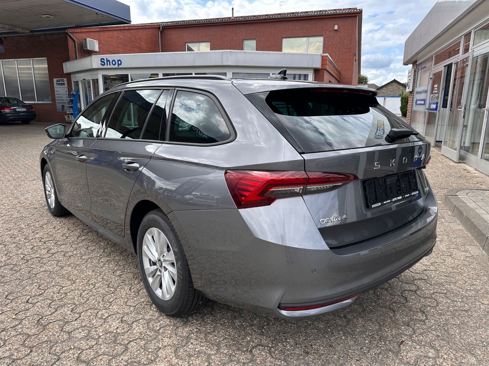 Fahrzeugabbildung SKODA Octavia Combi 1.5 TSI Selection DSG LED/ACC/APP