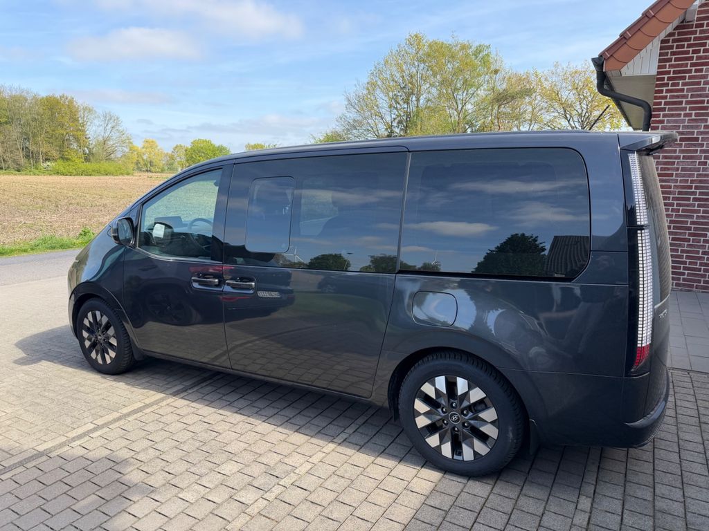 Image of Hyundai STARIA
