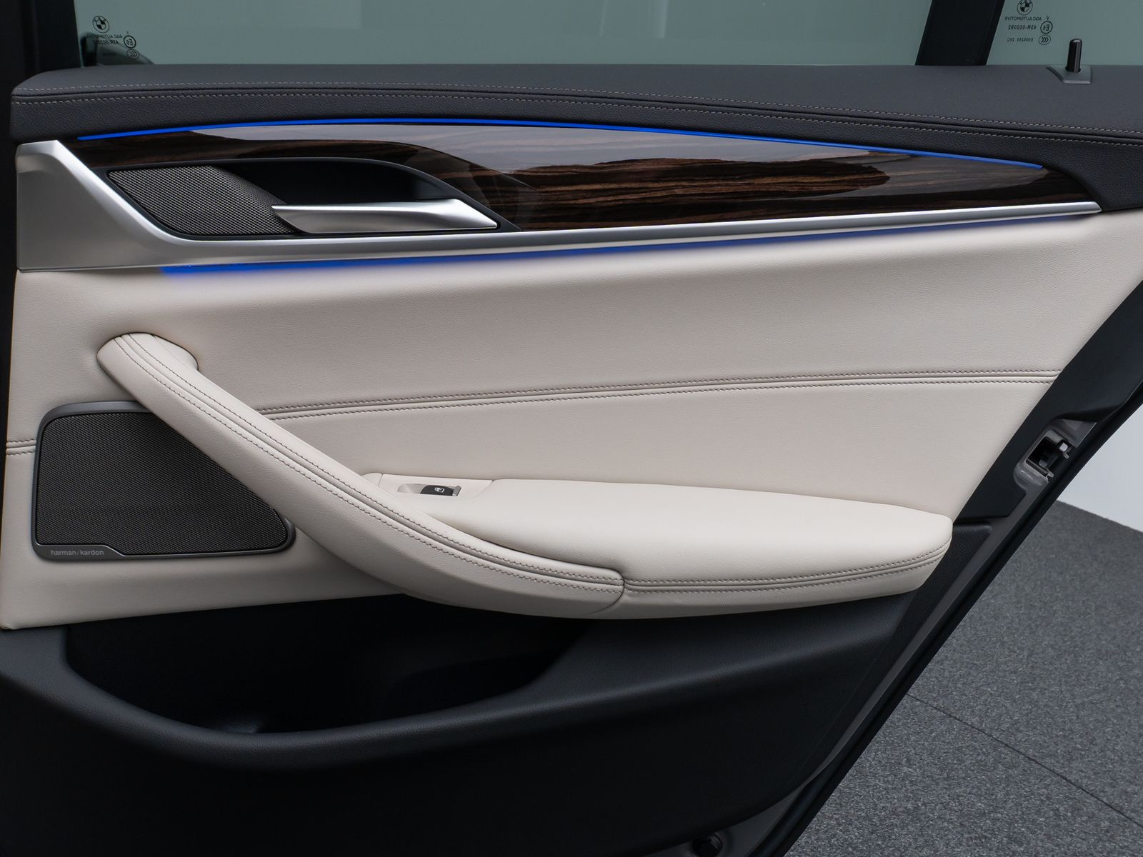 Fahrzeugabbildung BMW 530i Luxury Line Kamera Laser HUD DAB H/K SoftCL