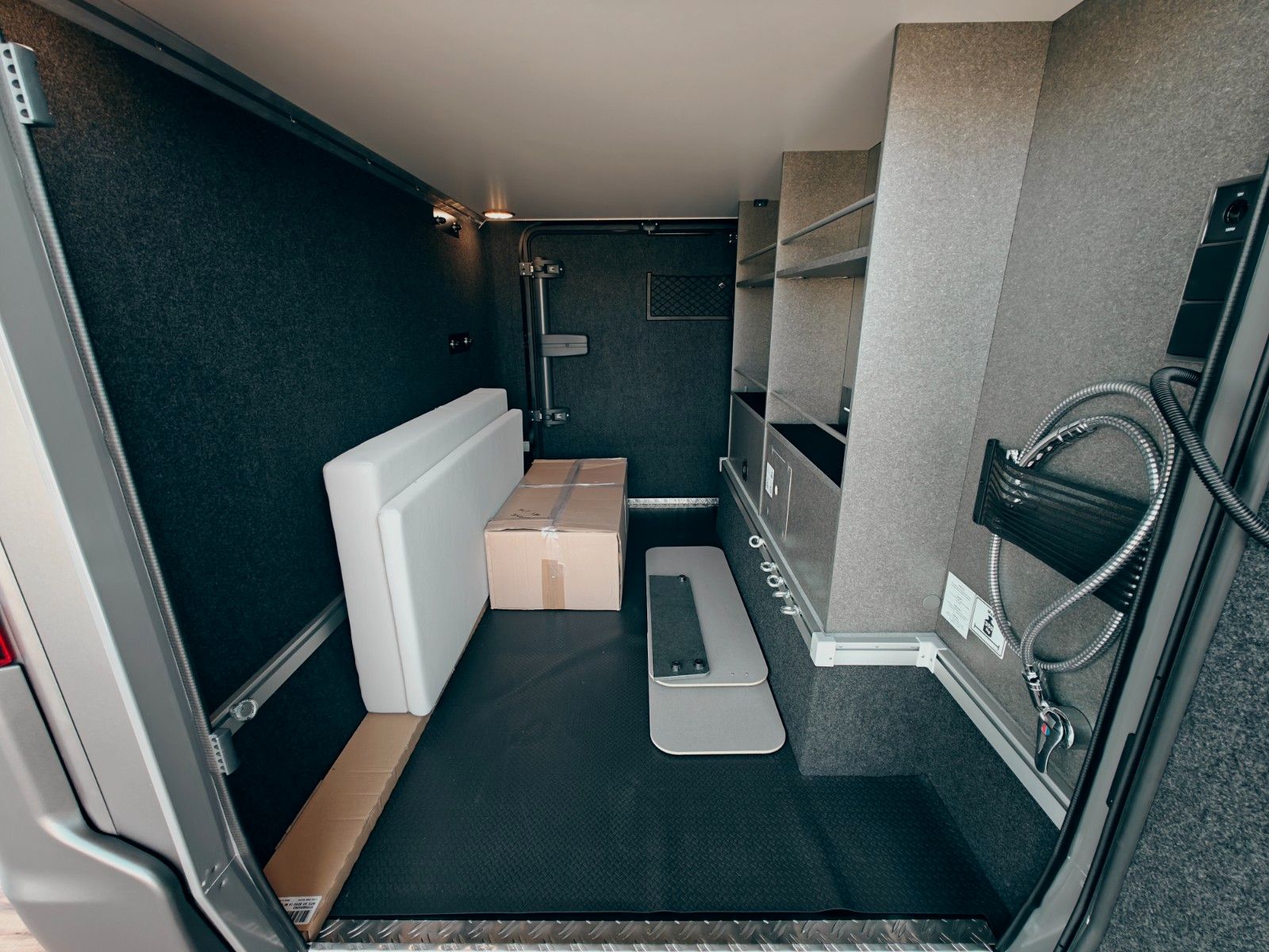 Fahrzeugabbildung HYMER / ERIBA / HYMERCAR ML - T 580 4x4² RSX PRO - PTS ACHATGRAU by palmo