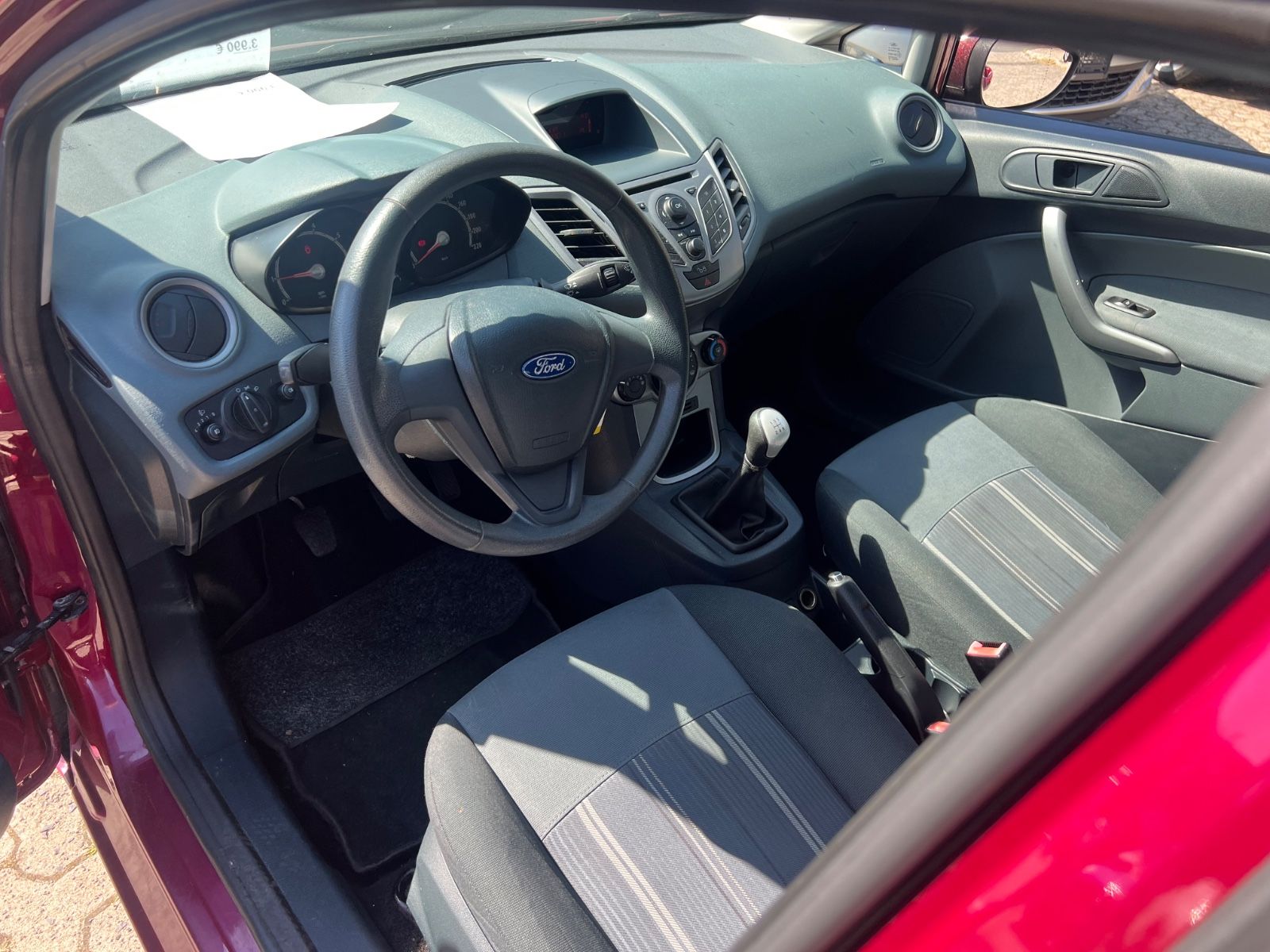 Fahrzeugabbildung Ford Fiesta Sonderlack * 2.HAND * TÜV NEU *