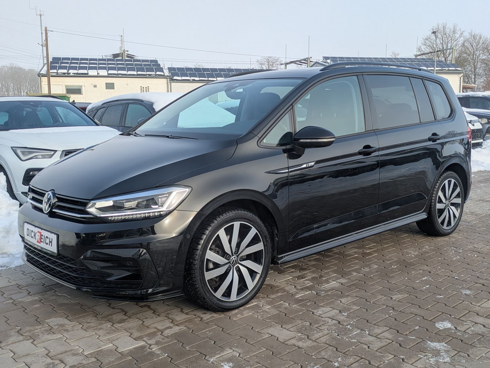Fahrzeugabbildung Volkswagen Touran 2.0 DSG R-Line High BLACK Pano 7Si IQ AHK