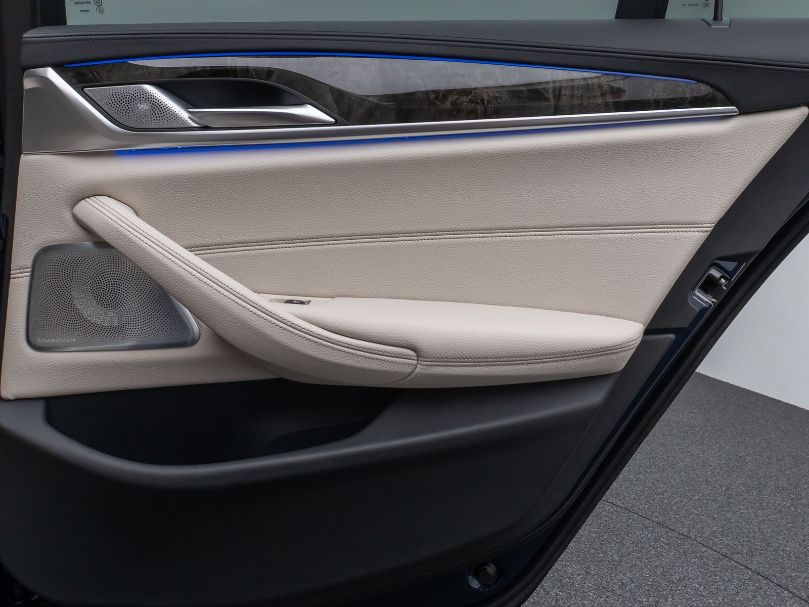 Fahrzeugabbildung BMW 520i Luxury Line Kamera HUD DAB B&W Alarm Sport