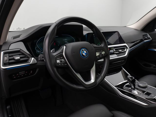 Foto Nummer 21: BMW 330e
