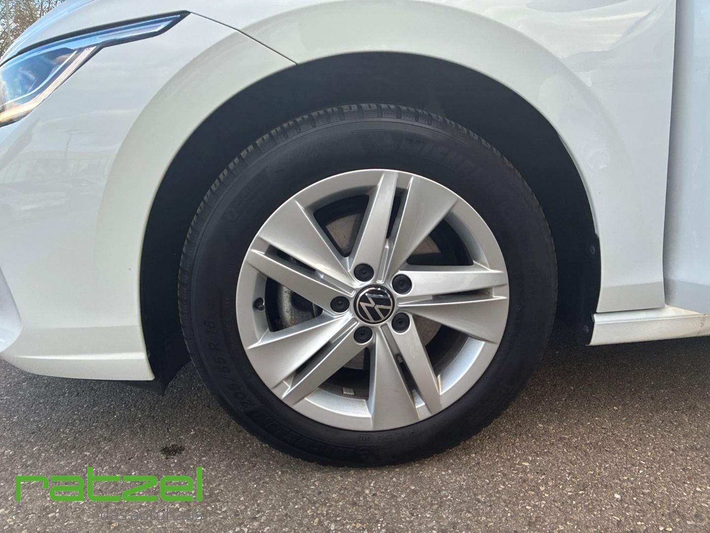 Fahrzeugabbildung Volkswagen Golf 1.5 TSI DSG Life Digitales Cockpit LED Sper