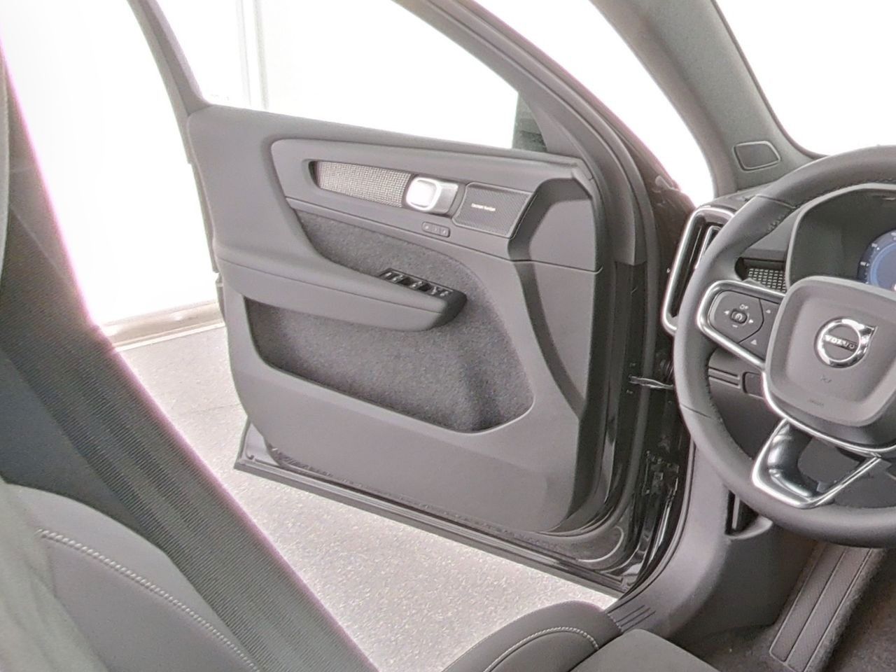 Fahrzeugabbildung Volvo XC40 Plus Black Edition 2WD