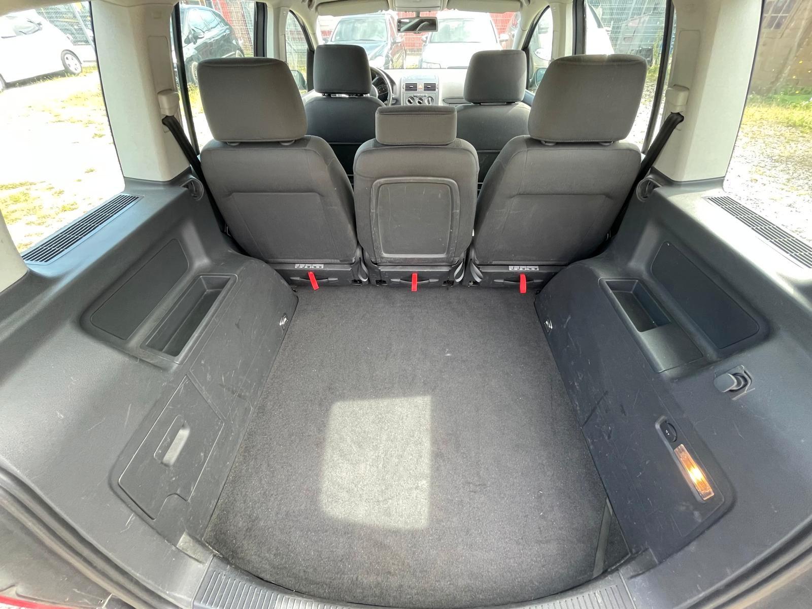 Volkswagen Touran 2004 — photo 16