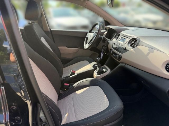 Fahrzeugabbildung Hyundai i10 Classic Soundsystem Klimaautom Allwetterreif