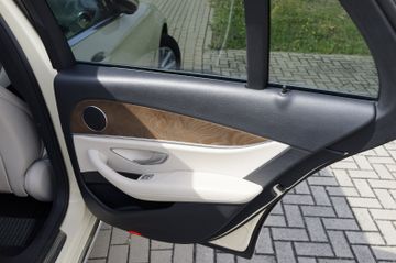 Mercedes E 220 - 12