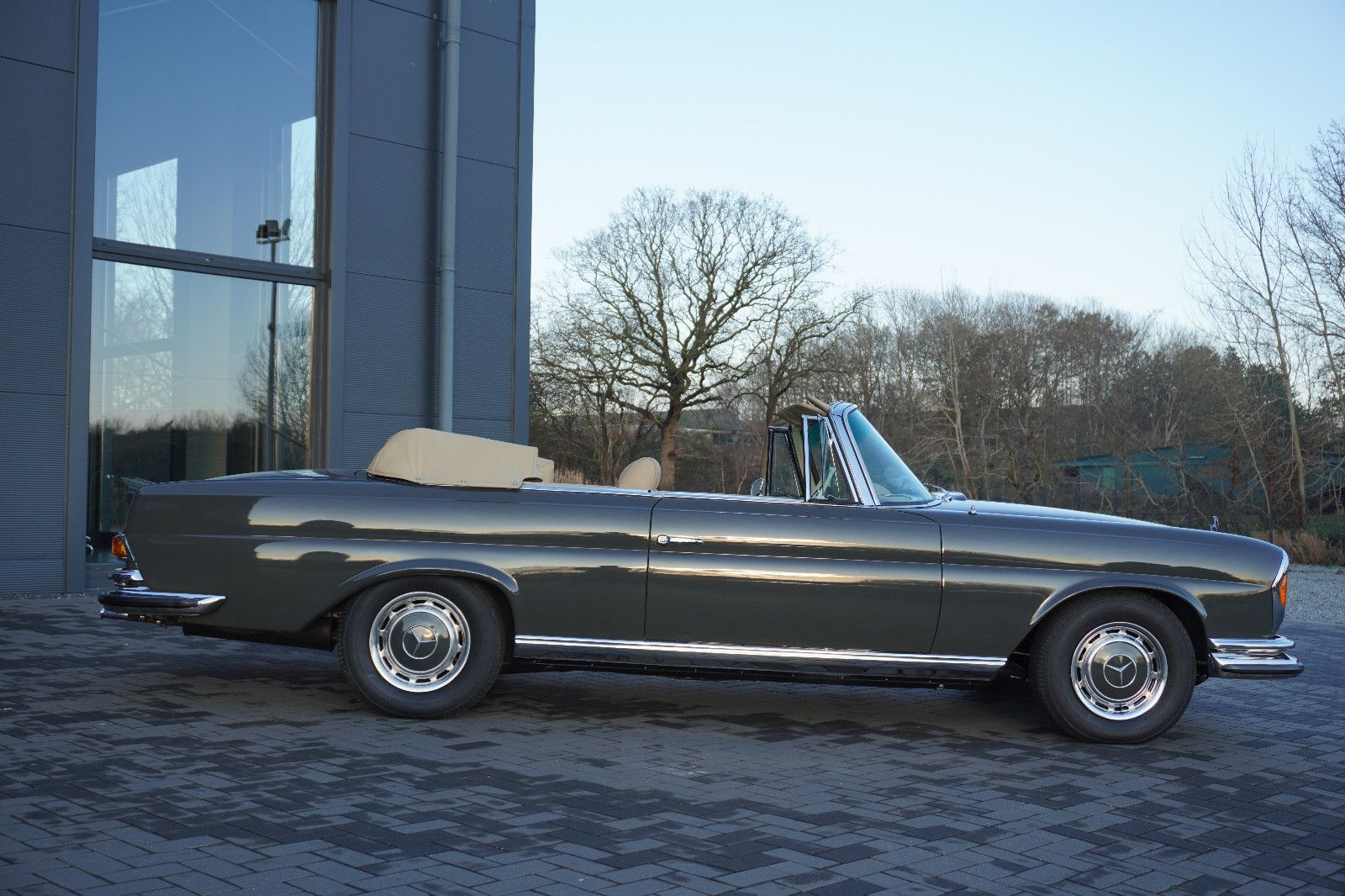 Fahrzeugabbildung Mercedes-Benz 280 SE 3,5 Cabriolet Conversion