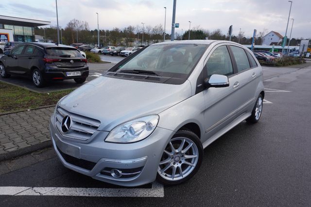 Mercedes-Benz B -Klasse 180 - TÜV NEU! - 8fach bereift - AHK