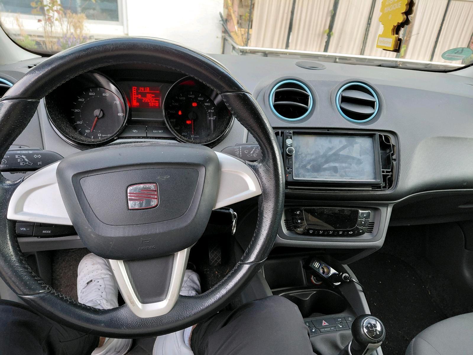 Volkswagen Touareg 2010 — photo 6