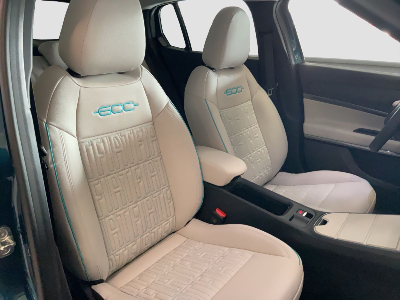 Fahrzeugabbildung Fiat 600 Hybrid LA PRIMA