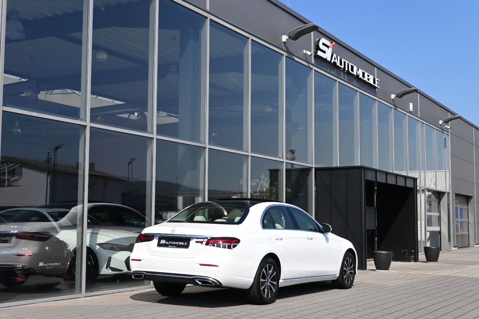 Fahrzeugabbildung Mercedes-Benz E 220 d 4MATIC Exclusive °AHK°PANO°STANDHEIZUNG°