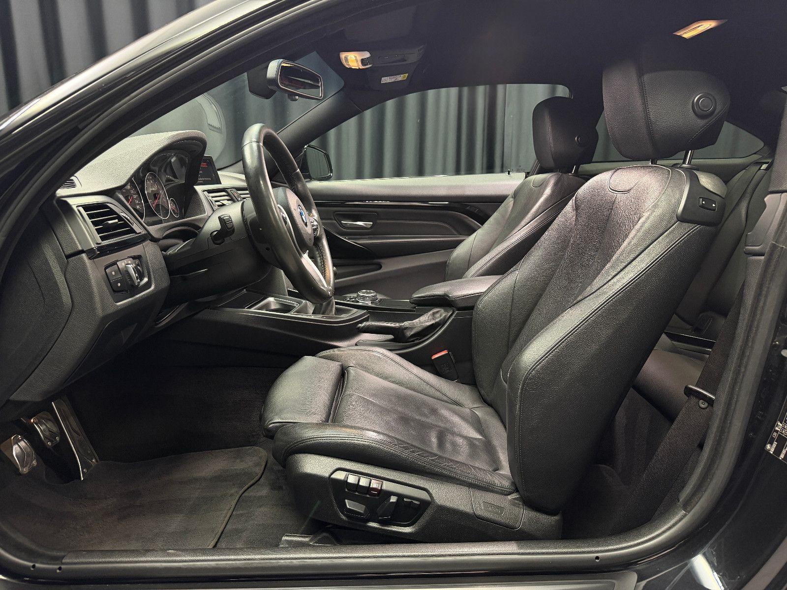 Fahrzeugabbildung BMW 435 i Coupe|SCHALTER|M-Performance|HIFI|LEDER