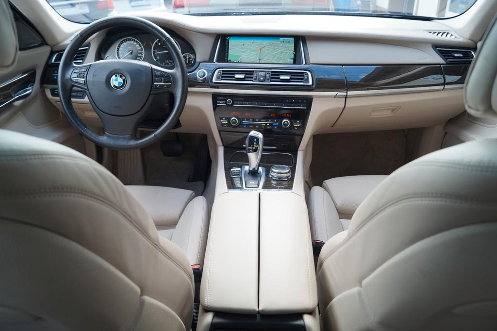 BMW 750