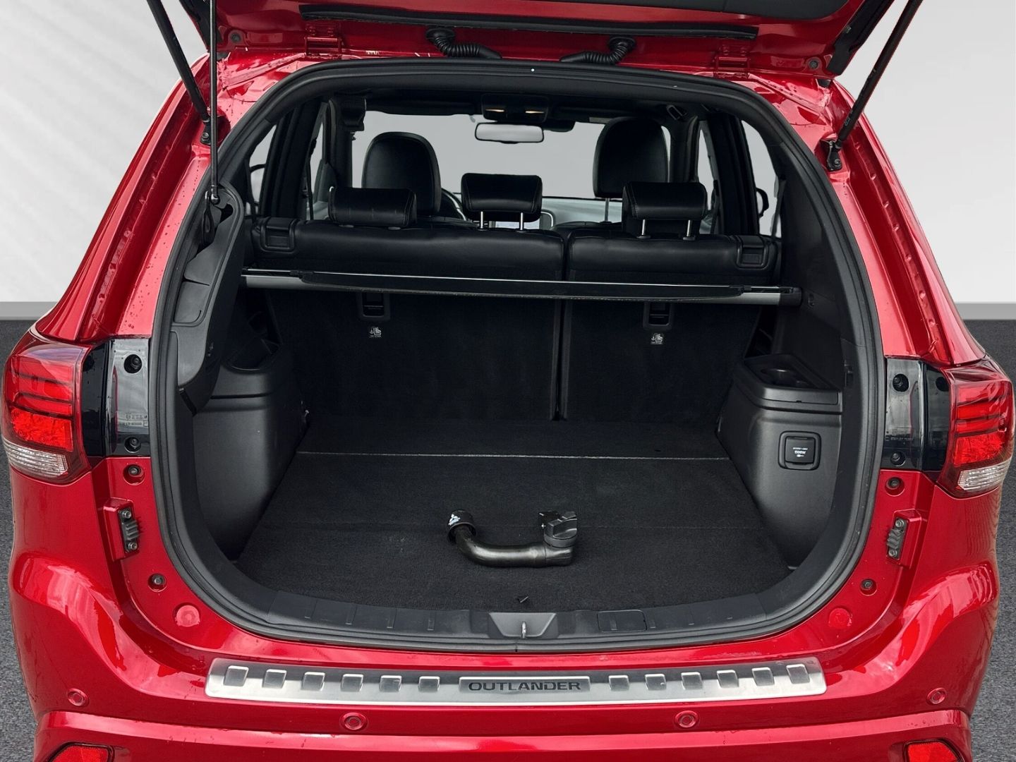 Fahrzeugabbildung Mitsubishi Outlander PHEV Top 4WD LEDER + AHK+ StandHZG+Sou