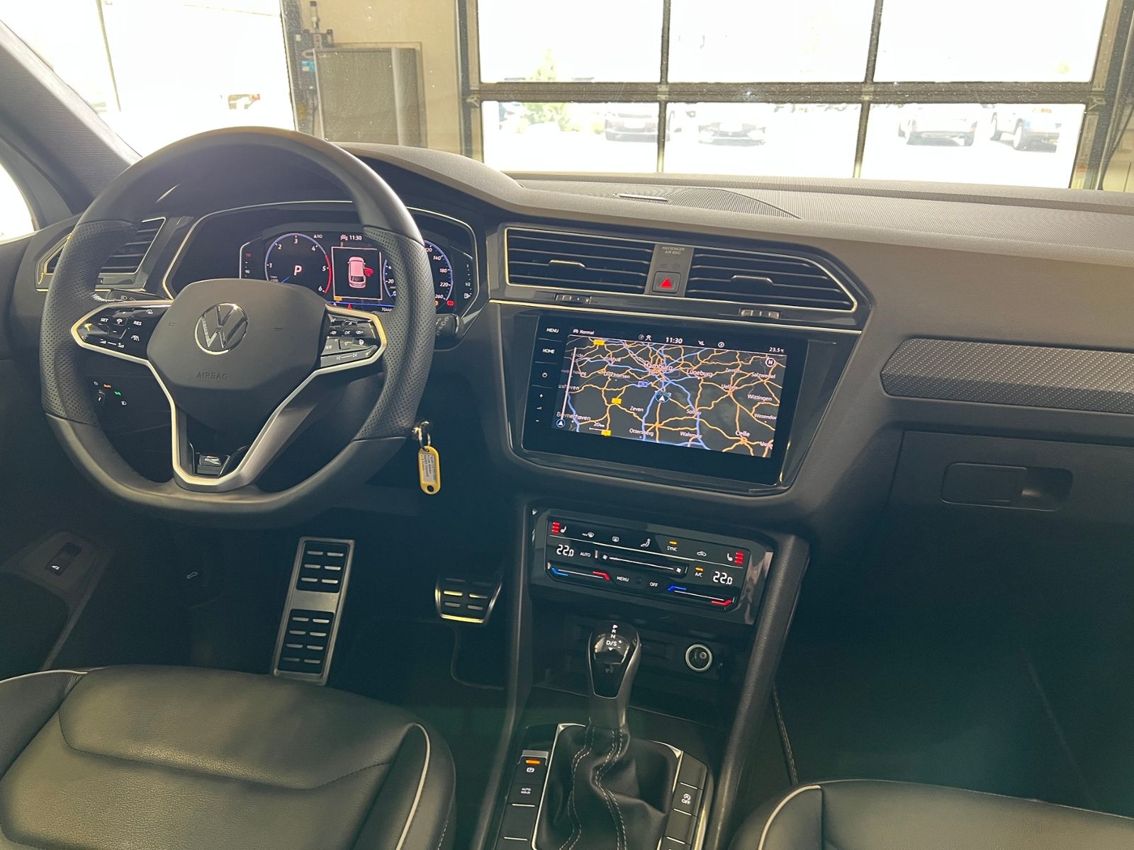 Fahrzeugabbildung Volkswagen Tiguan R-Line 2.0 TDI DSG 4Motion *Matrix-LED, P