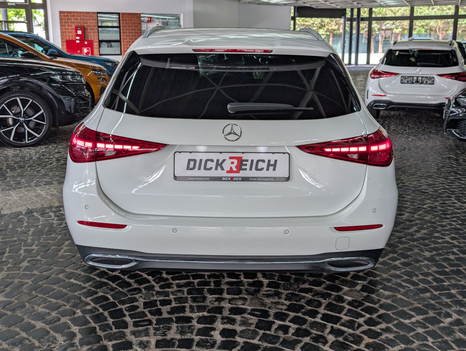 Fahrzeugabbildung Mercedes-Benz C 200 d T Avantgarde AHK PANO MBUX LEDER BURMEST