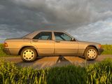 Mercedes-Benz 190 E einzigartig - Mercedes-Benz 190 mit Benzin-Antrieb: Limousine, Automatik
