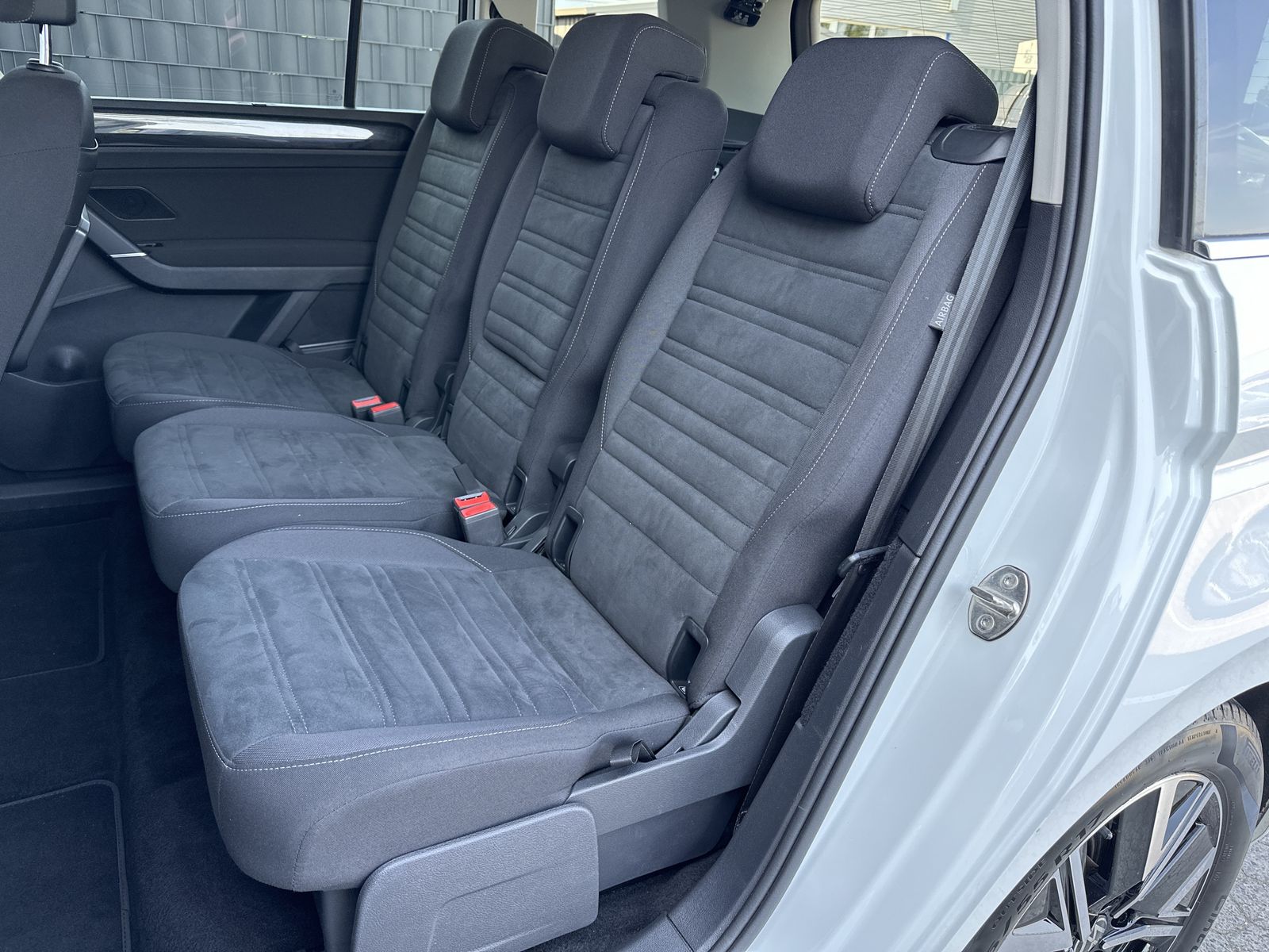 Fahrzeugabbildung Volkswagen Touran 2.0 TDI DSG 7-Sitzer HL NAV+LED+ACC+KAM
