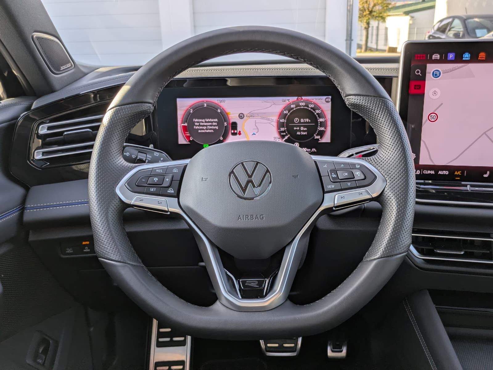 Fahrzeugabbildung Volkswagen Tiguan 2.0 TDI 4M R-Line PANO*H&K*AHK*MATRIX*20"