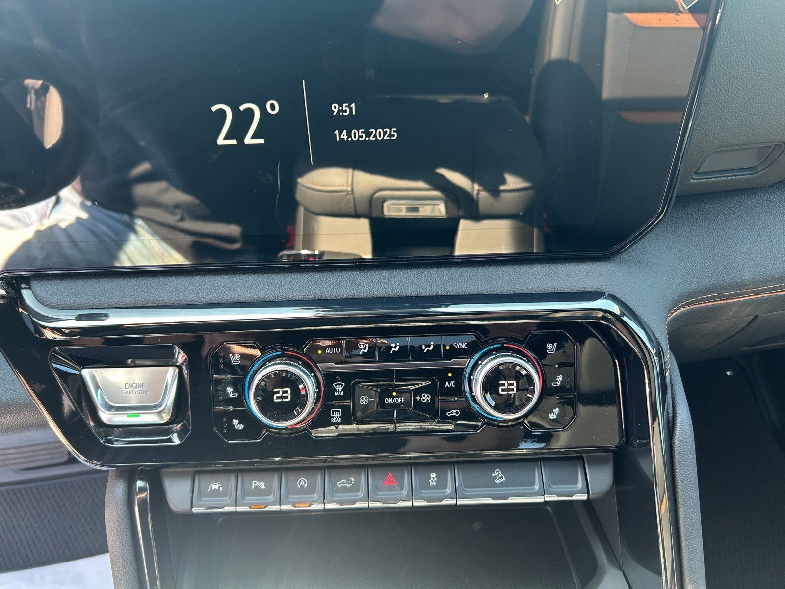 Fahrzeugabbildung GMC Sierra 1500 AT4 Crew Cab Short Bed AHK/LED/SHD/