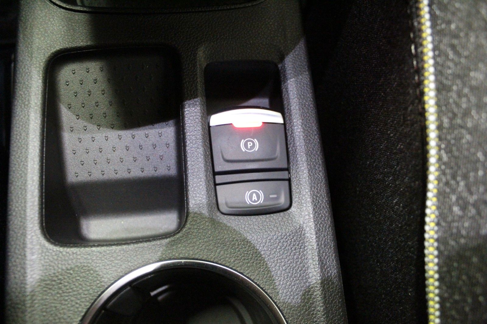 Fahrzeugabbildung Renault Captur Mild Hybrid 140 EDC *Navigations-Paket*