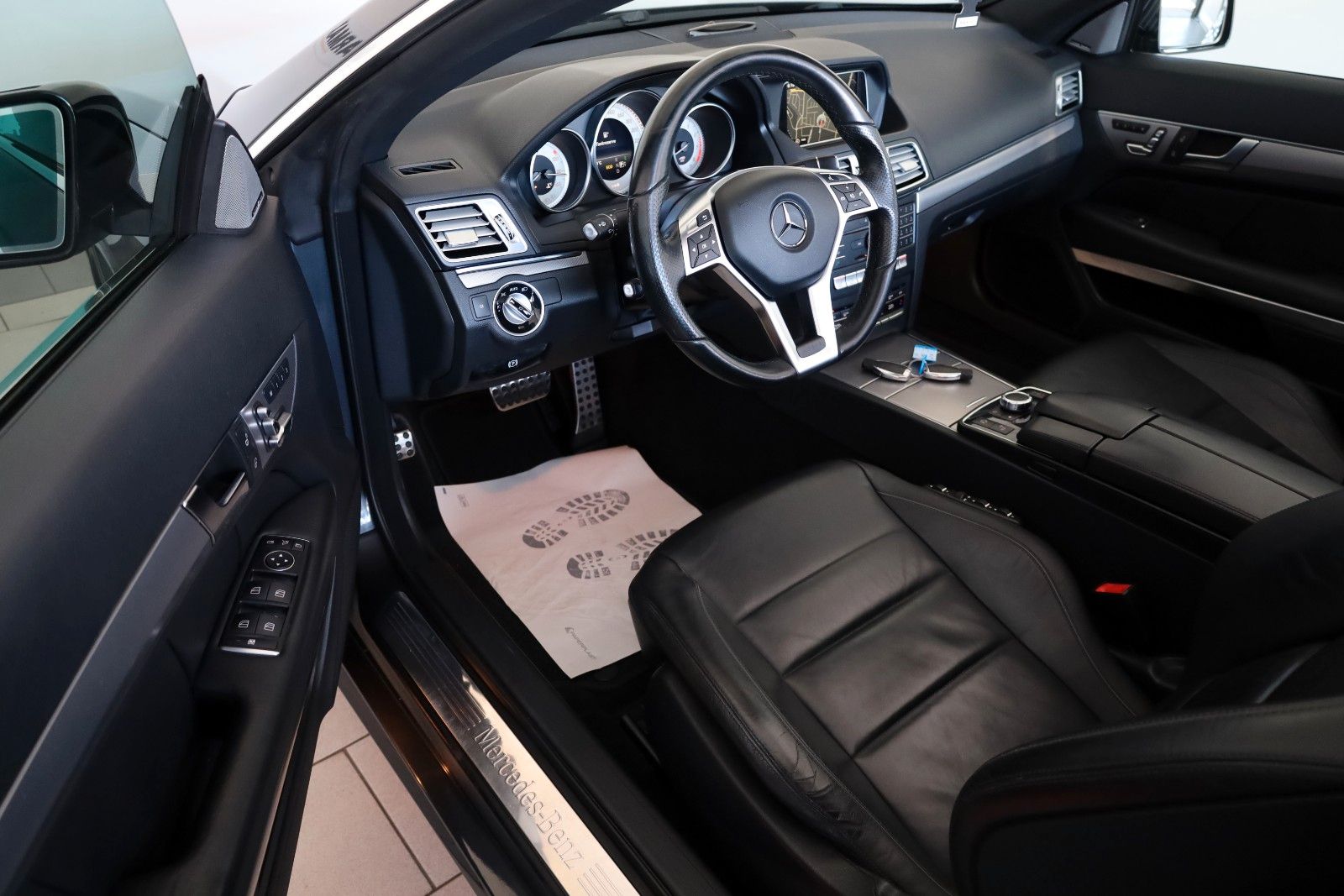 Fahrzeugabbildung Mercedes-Benz E400 Cabrio AMG Line Leder,Navi,LED,H/K,Airscarf