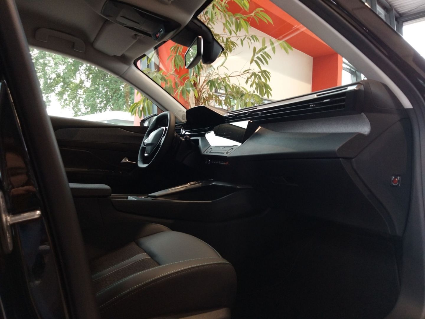 Fahrzeugabbildung Peugeot 308 ALLURE HYBRID 145 e-DSC6