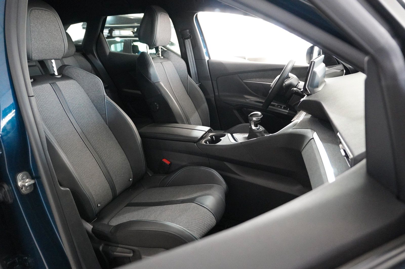 Fahrzeugabbildung Peugeot 3008 1.2T ALLURE PACK NAVI/LED/KAMERA/SPORT/DAB+