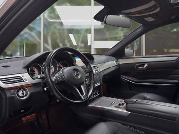 Mercedes E 220 - 11