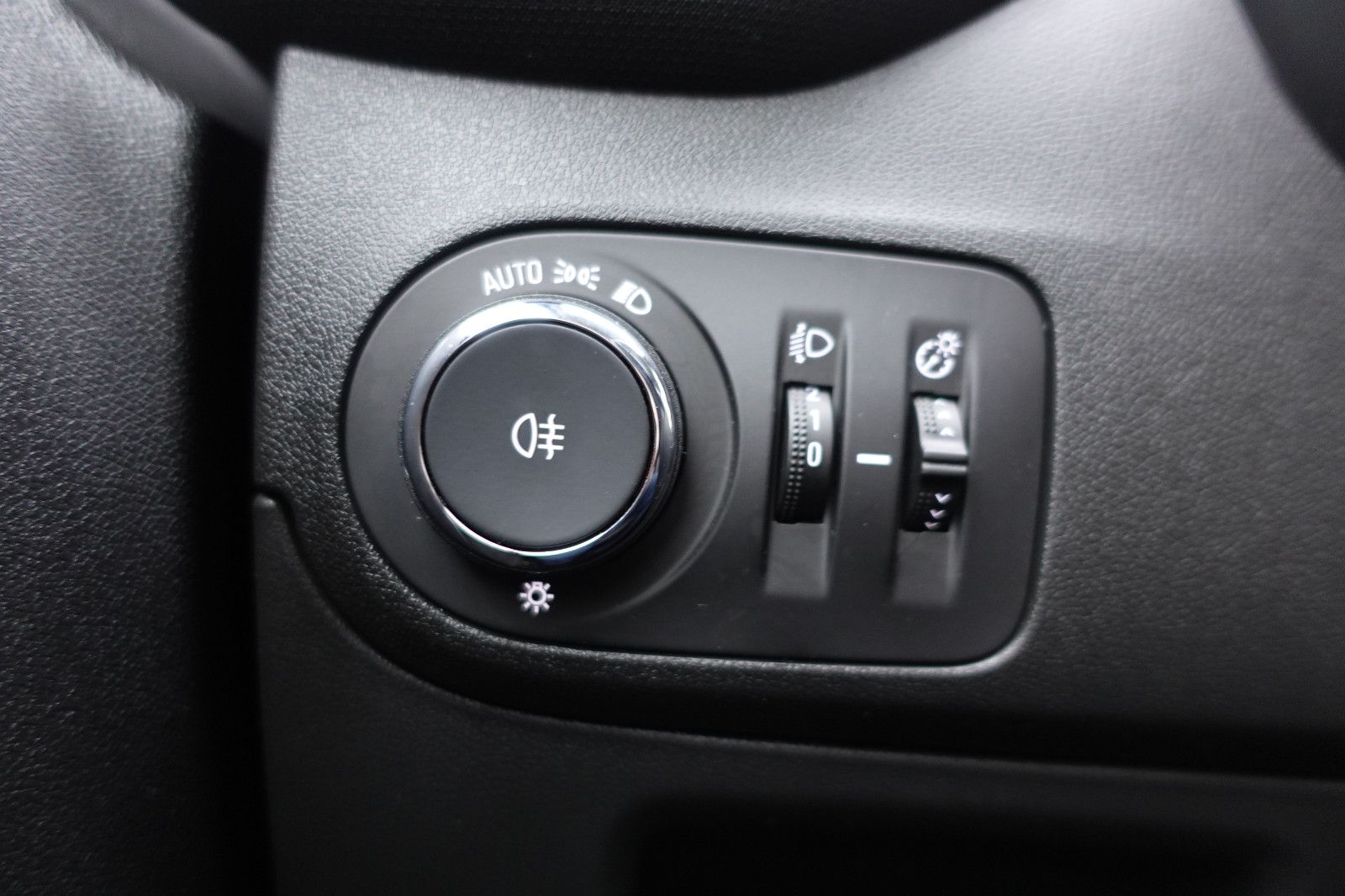 Fahrzeugabbildung Opel Crossland 1.2T AUTOMATIK,Navi,Kamera,Sitzhzg,LED