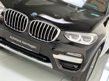 Fahrzeugabbildung BMW X3 sD30i xLine SAG Panorama Kamera HUD HiFi LED