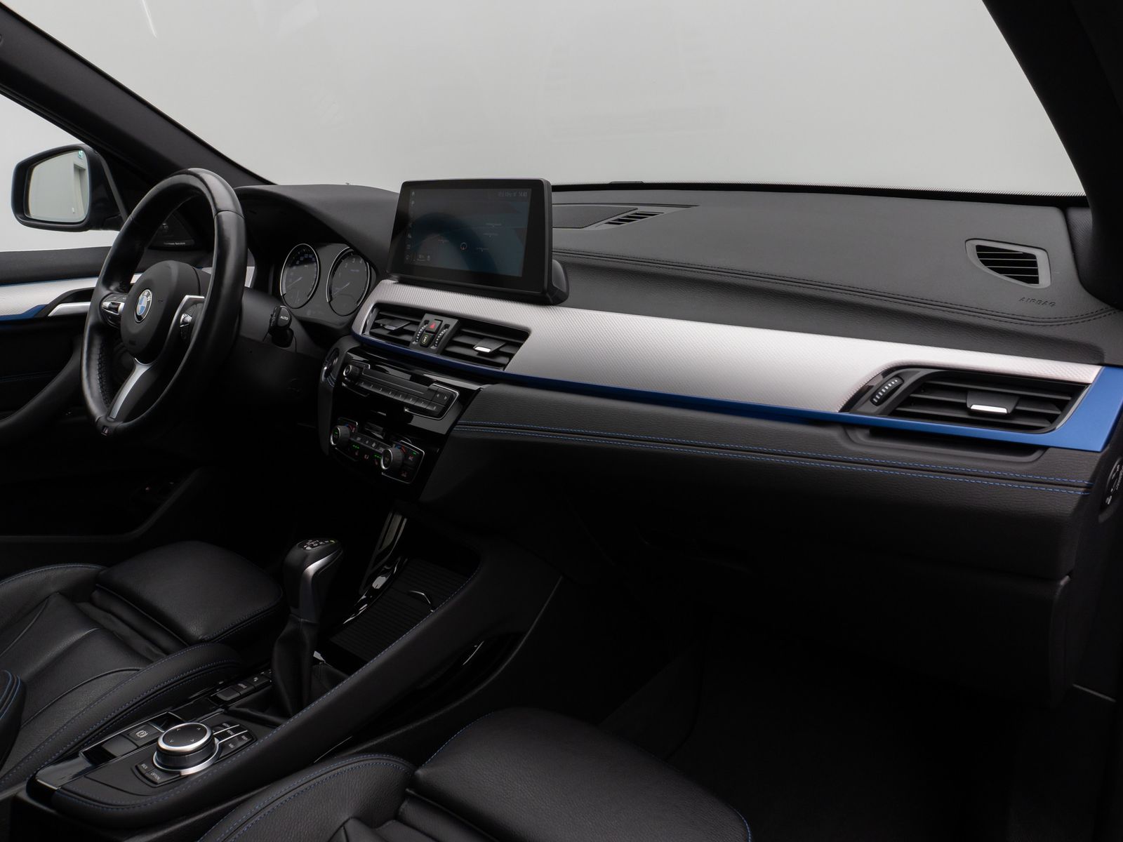Fahrzeugabbildung BMW X1 xD25e M Sport Panorama Kamera HUD H/K Komfort